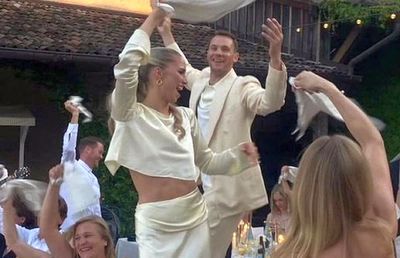 Petrecere în castel! Manuel Neuer s-a recăsătorit în Italia cu o handbalistă mai tânără cu 14 ani