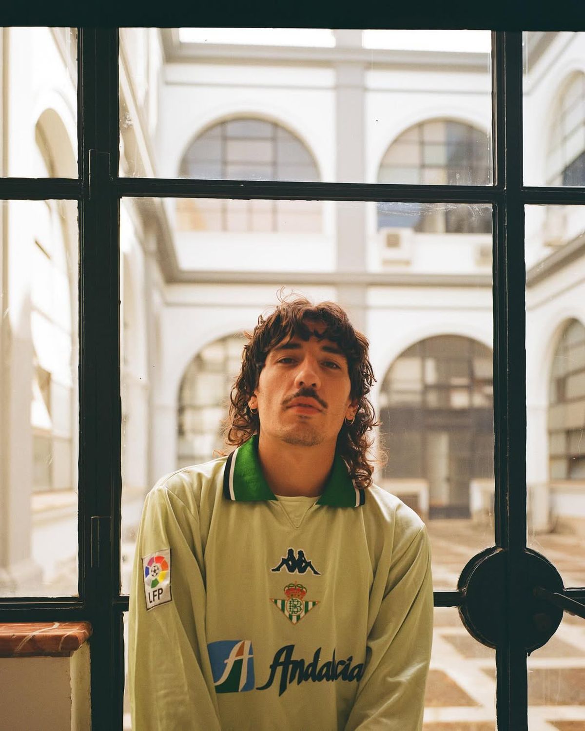 „Literatura mi-a schimbat viața” » A jucat la Barcelona, dar a făcut istorie la Arsenal, iar acum uimește The Guardian: „Aceasta e lista mea de cărți”