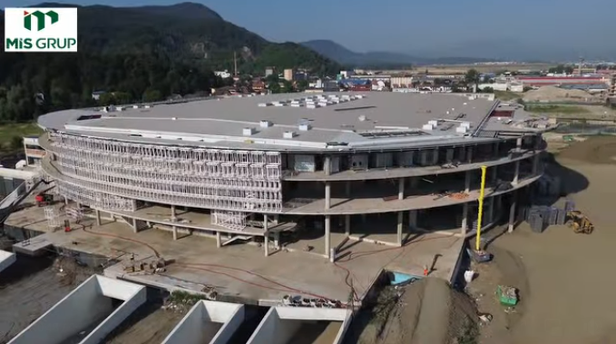 Imagini noi cu sala polivalentă din inima Transilvaniei! Structura capătă o formă spectaculoasă