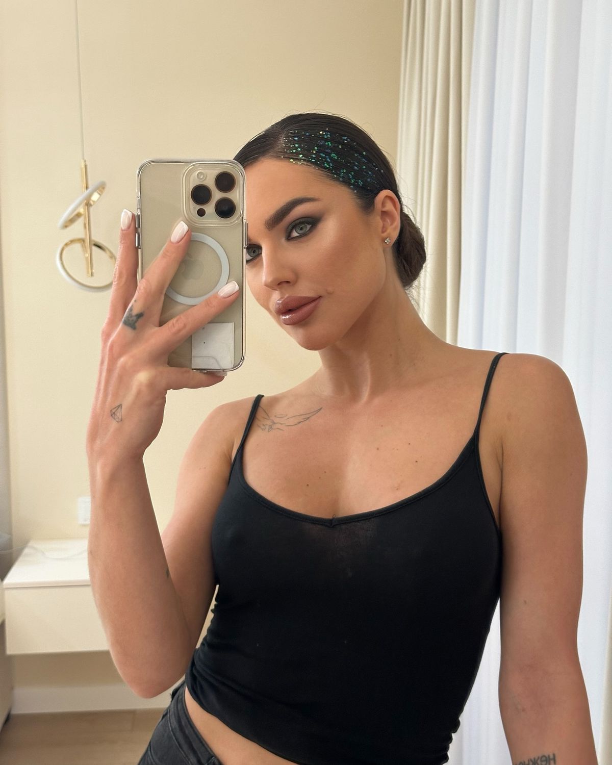 „Moldoveancă focoasă, autentică, plină de viață și pasiune” » Cristina Scarlevschi de la „Insula Iubirii” e instructor de dans la bară