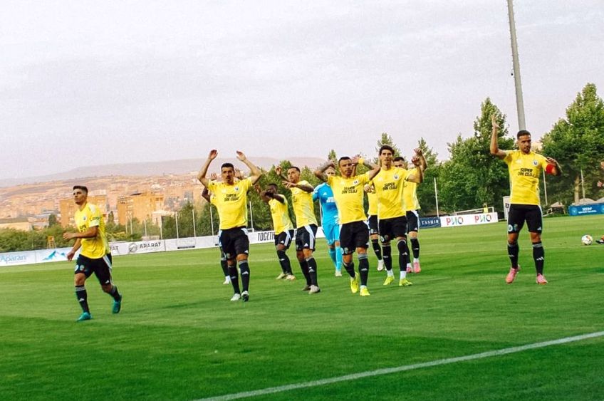 Echipamentul îmbrăcat astăzi de jucătorii lui U Cluj // foto: Facebook @ FC Universitatea Cluj