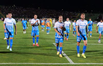 5 detalii care nu s-au văzut la TV în FK Sarajevo - Craiova, după ce s-a tras cortina: ținuți încă 30 de minute pe gazon