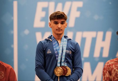 Lucian Florin Cambei pe podiumul Campionatelor Europene U17 Foto: EWF