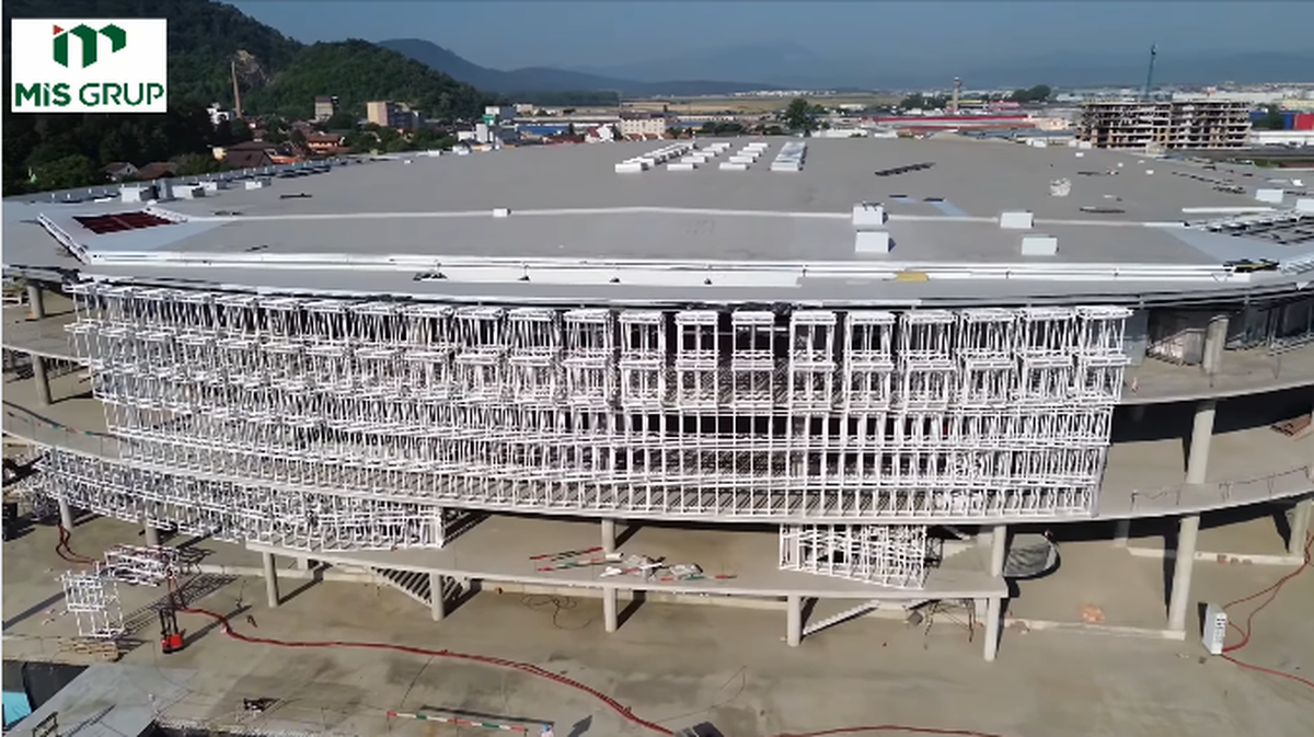 Imagini noi cu sala polivalentă din inima Transilvaniei! Structura capătă o formă spectaculoasă