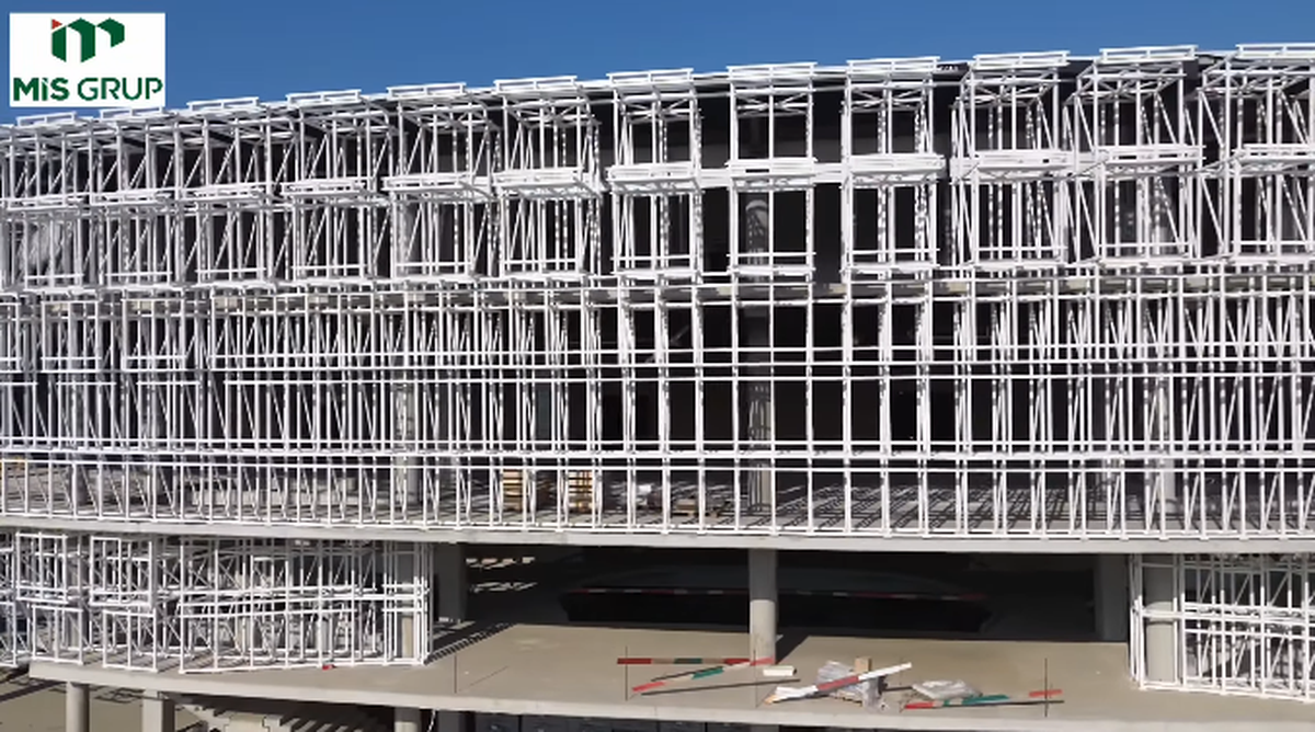 Imagini noi cu sala polivalentă din inima Transilvaniei! Structura capătă o formă spectaculoasă