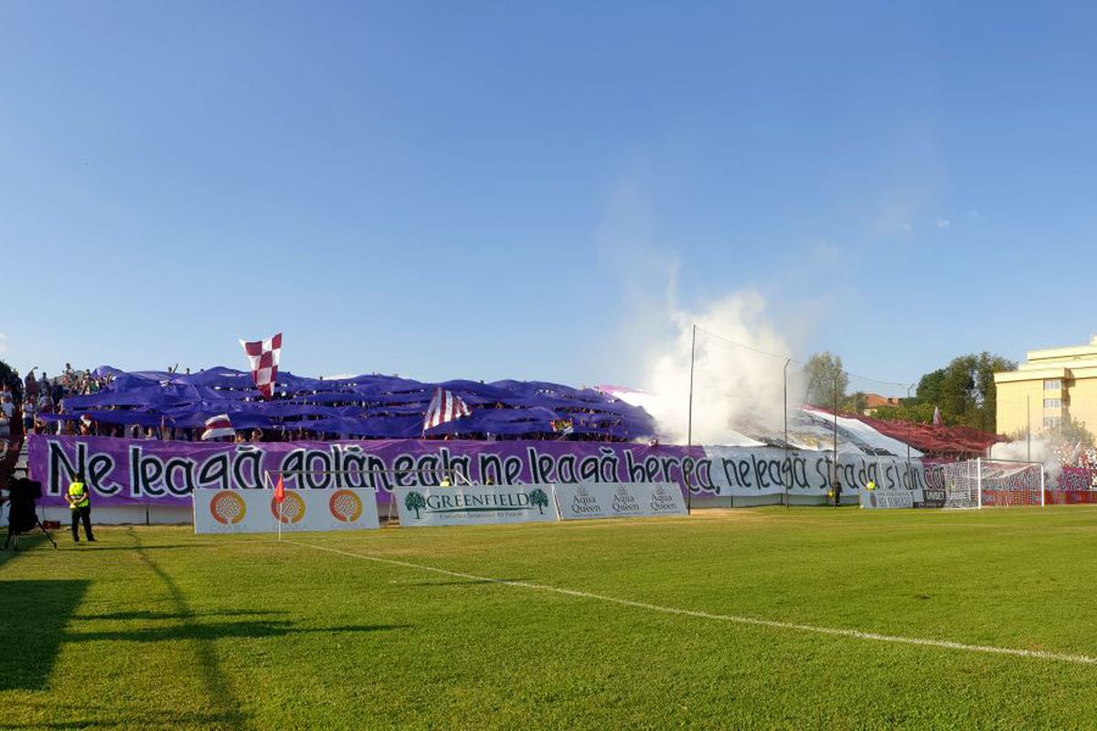 RAPID - ASU POLI // GALERIE FOTO Ca în vremurile bune! „Frații” de la Rapid și Poli, atmosferă incendiară în „Regie”! Scenografia spectaculoasă afișată la start