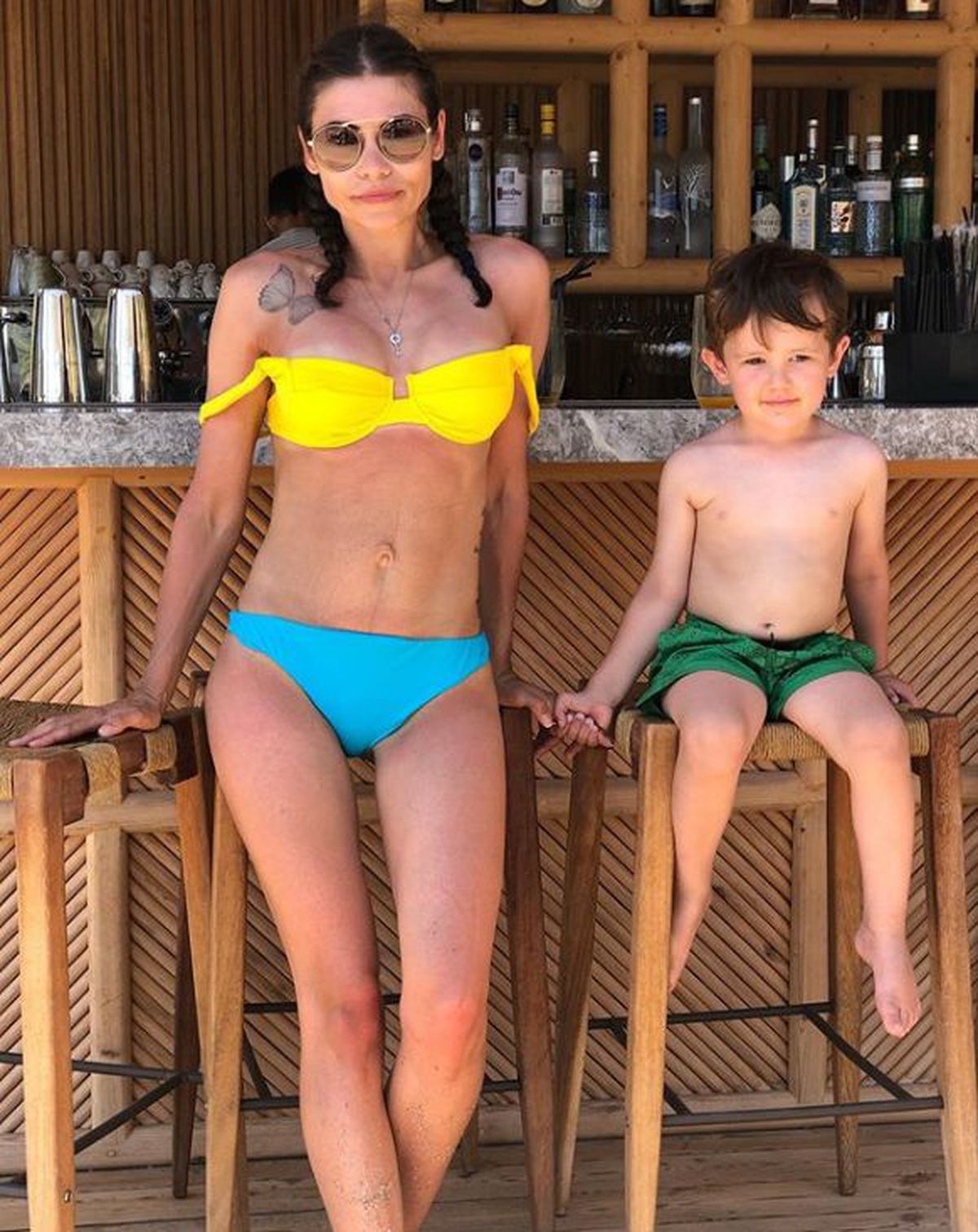 FOTO Ciprian Tătărușanu se laudă cu iubita pe Instagram » Imagini spectaculoase cu Antoaneta: corp perfect, după 3 copii