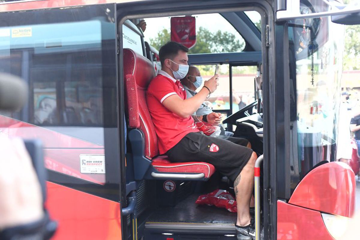 Dinamo - Hermannstadt. FOTO Fanii „câinilor”, invazie la Arena Națională, fără măsuri de distanțare! Contestă planul șefilor spanioli