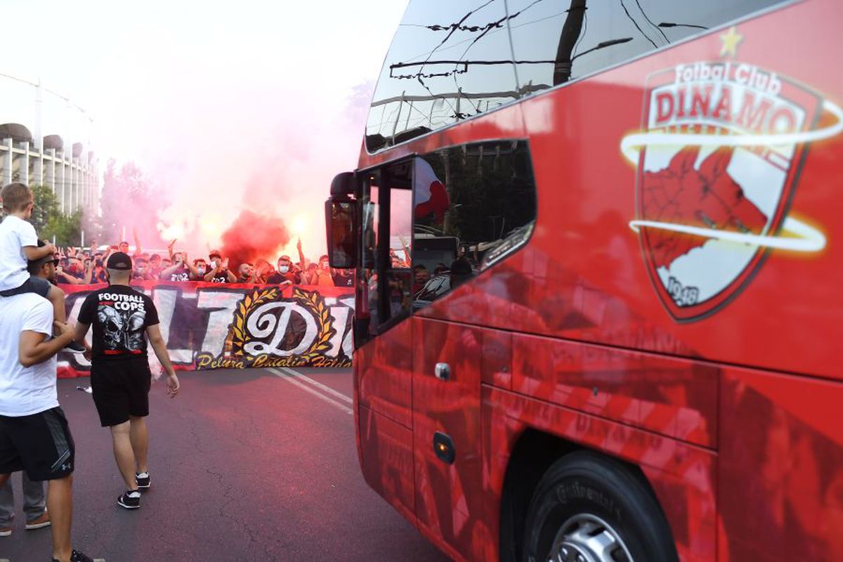 Dinamo - Hermannstadt. FOTO Fanii „câinilor”, invazie la Arena Națională, fără măsuri de distanțare! Contestă planul șefilor spanioli