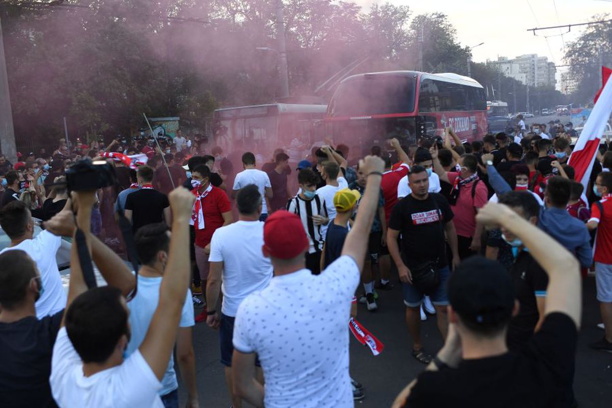 Dinamo - Hermannstadt. FOTO Fanii „câinilor”, invazie la Arena Națională, fără măsuri de distanțare! Contestă planul șefilor spanioli