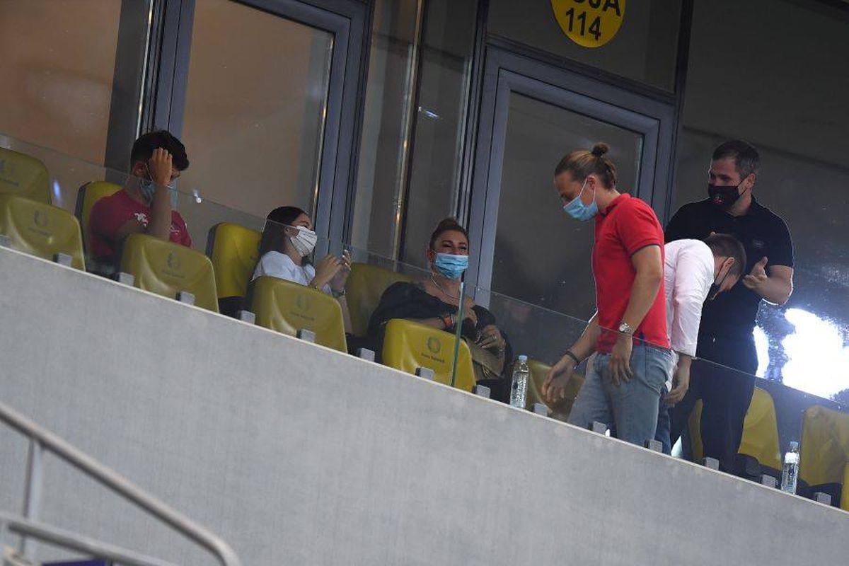 Dinamo - Hermannstadt. FOTO Anamaria și Rebecca Prodan, prezente pe Arena Națională! Cum au reacționat la golul încasat de Dinamo