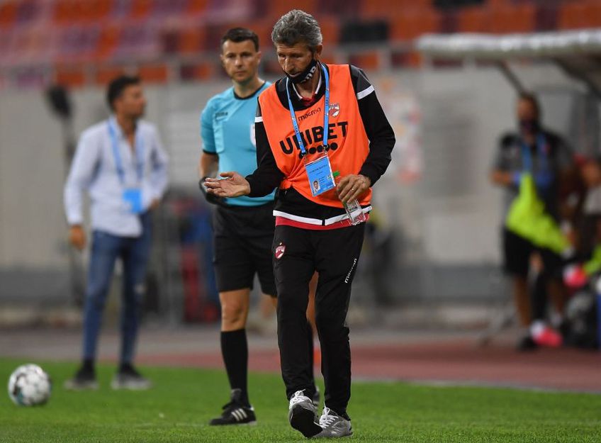 Gigi Mulțescu (68 de ani) s-a arătat dispus să renunțe la postul de antrenor pentru binele formației, iar fanii au reacționat imediat.