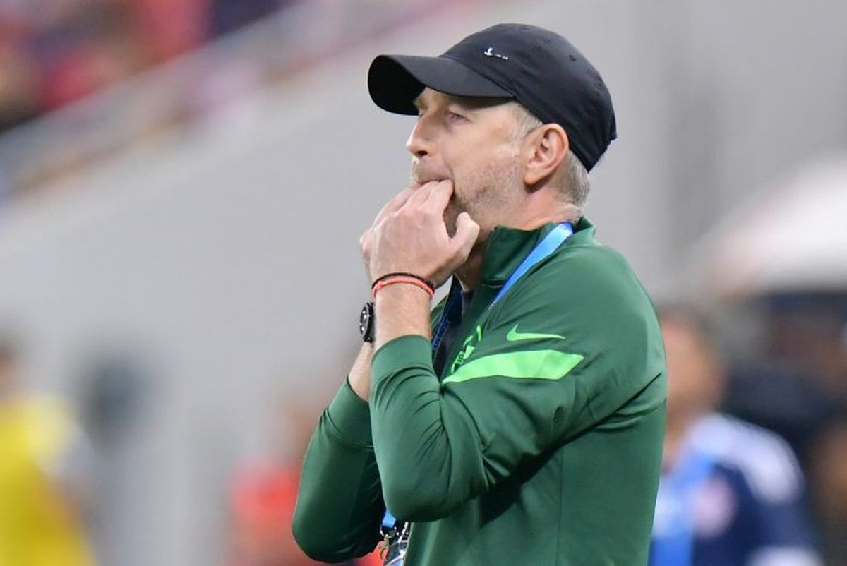 Cornel Dinu l-a făcut praf pe Edi Iordănescu: „S-a terminat! Să facem rost de târnăcoape, sape, greble” » L-a „tocat” și pe senior