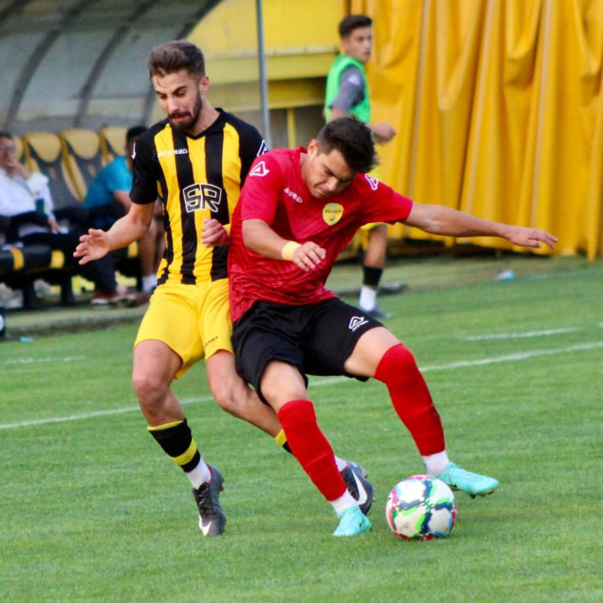 FC BRAȘOV - SR BRAȘOV 0-1. Tibi Ghioane, după calificarea în Cupă cu golul senzațional al portarului: „La noi, publicul e primul jucător, nu al 12-lea!”