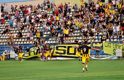 FC BRAȘOV - SR BRAȘOV 0-1. Tibi Ghioane, după calificarea în Cupă cu golul senzațional al portarului: „La noi, publicul e primul jucător, nu al 12-lea!”