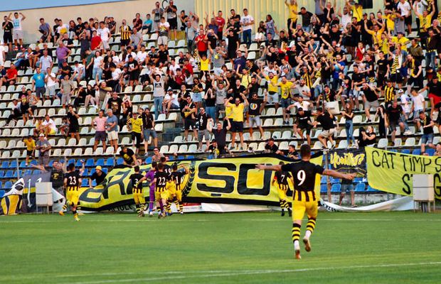FC BRAȘOV - SR BRAȘOV 0-1. Tibi Ghioane, după calificarea în Cupă cu golul senzațional al portarului: „La noi, publicul e primul jucător, nu al 12-lea!”