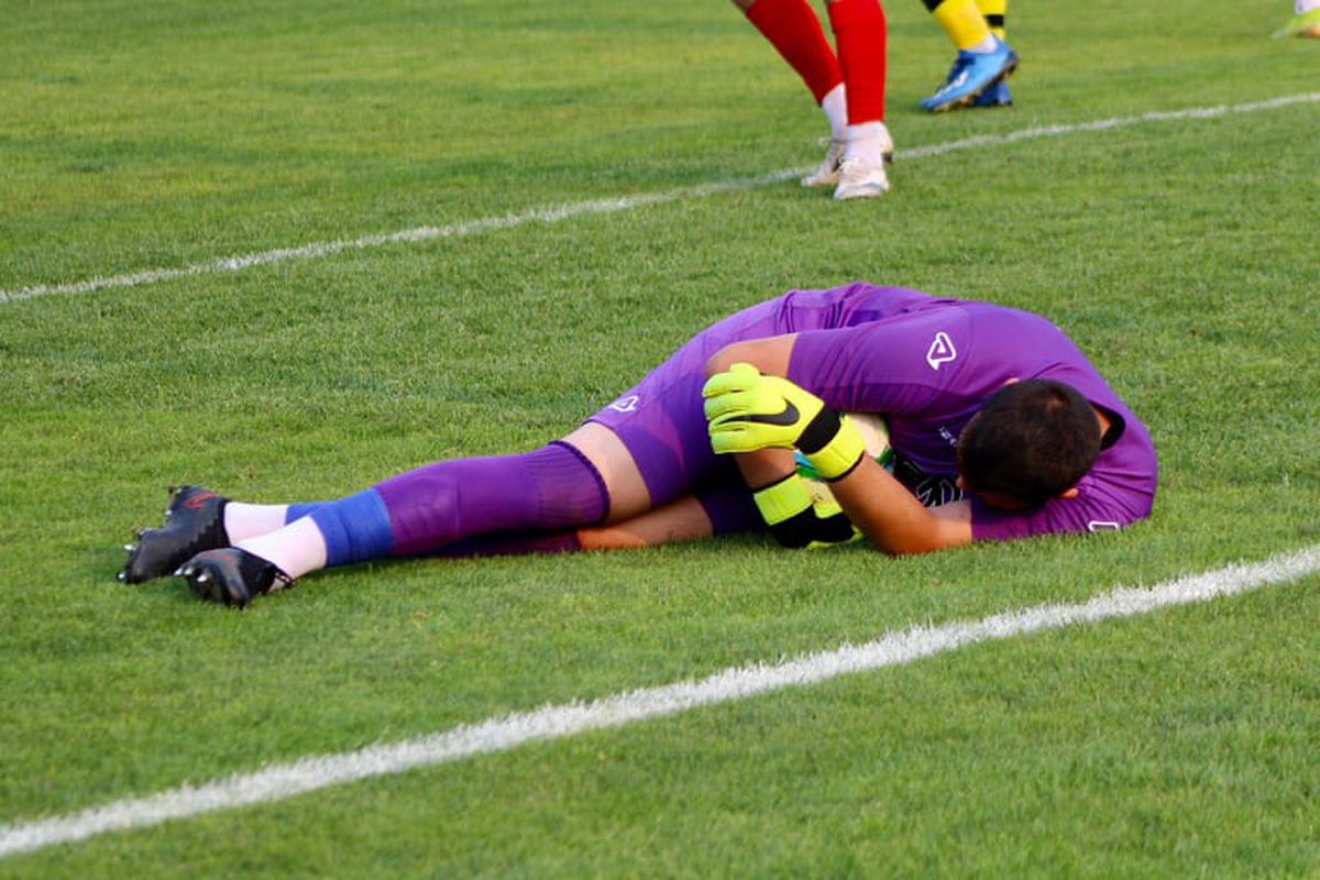 FC BRAȘOV - SR BRAȘOV 0-1. Tibi Ghioane, după calificarea în Cupă cu golul senzațional al portarului: „La noi, publicul e primul jucător, nu al 12-lea!”