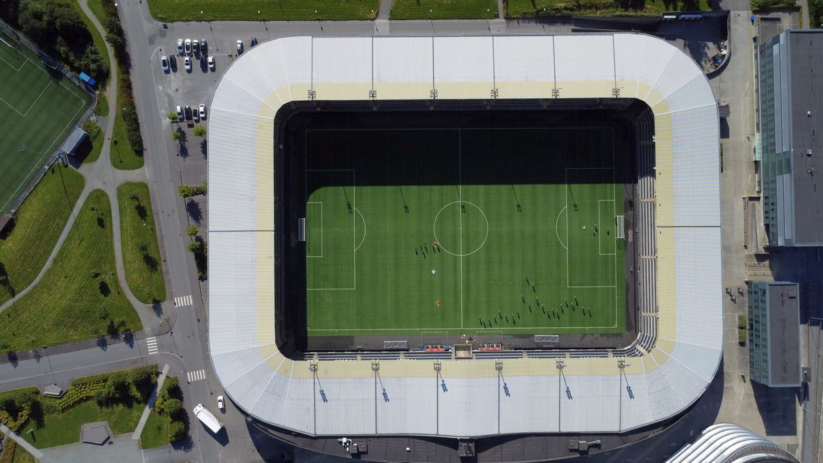 Cum să construim un stadion fără să risipim banii? Ne învață Norvegia! Arena lui Viking, incomparabil mai ieftină decât cele din București