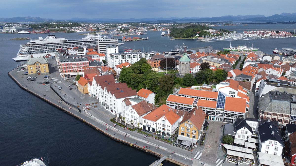 Stavanger, un loc în care parcă s-au adunat toate contrastele lumii: orașul din basm, cu mașini Tesla și cerșetori cu POS