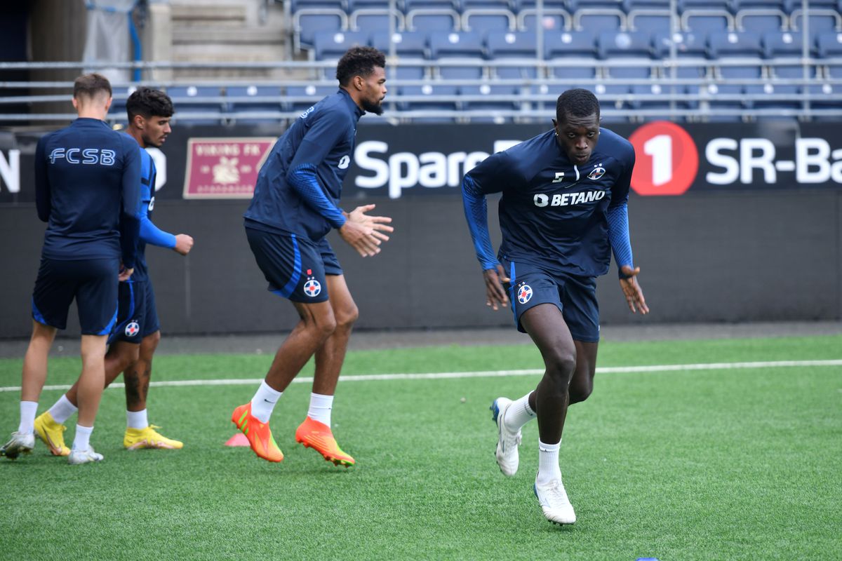 Antrenament FCSB + conferință Nicolae Dică