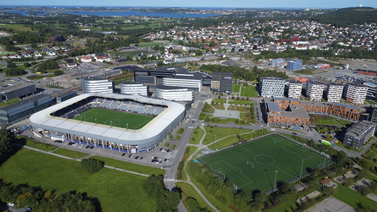 Cum să construim un stadion fără să risipim banii? Ne învață Norvegia! Arena lui Viking, incomparabil mai ieftină decât cele din București