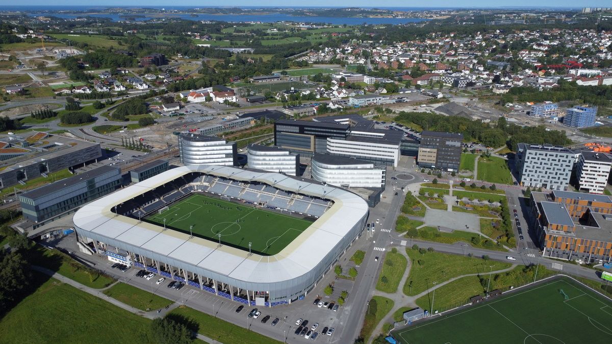 Cum să construim un stadion fără să risipim banii? Ne învață Norvegia! Arena lui Viking, incomparabil mai ieftină decât cele din București