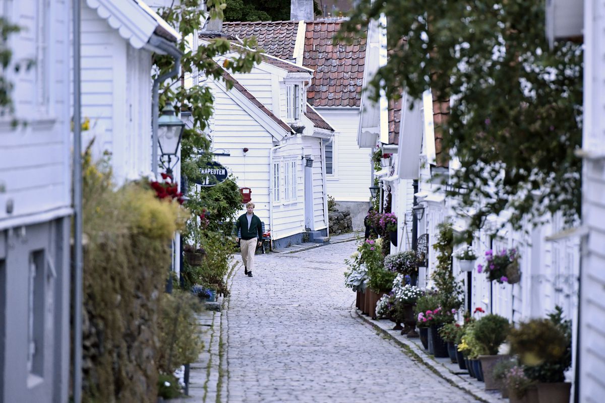 Stavanger, un loc în care parcă s-au adunat toate contrastele lumii: orașul din basm, cu mașini Tesla și cerșetori cu POS