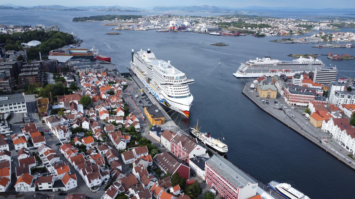 Stavanger, un loc în care parcă s-au adunat toate contrastele lumii: orașul din basm, cu mașini Tesla și cerșetori cu POS