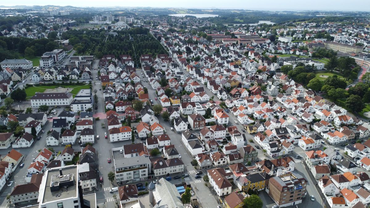 Stavanger, un loc în care parcă s-au adunat toate contrastele lumii: orașul din basm, cu mașini Tesla și cerșetori cu POS