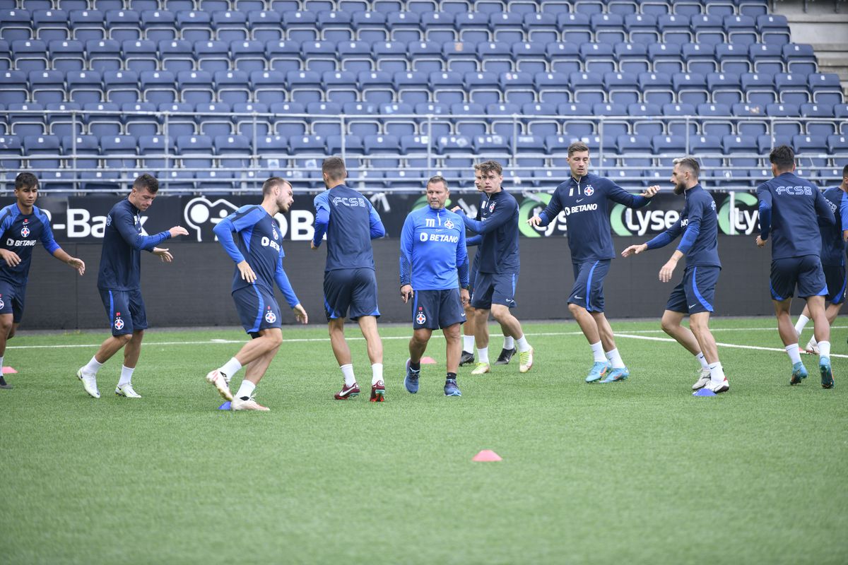 Antrenament FCSB + conferință Nicolae Dică