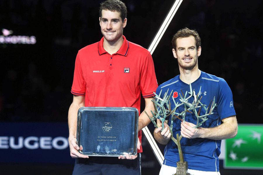 American de partea rușilor: „Dați-le steagurile înapoi!”