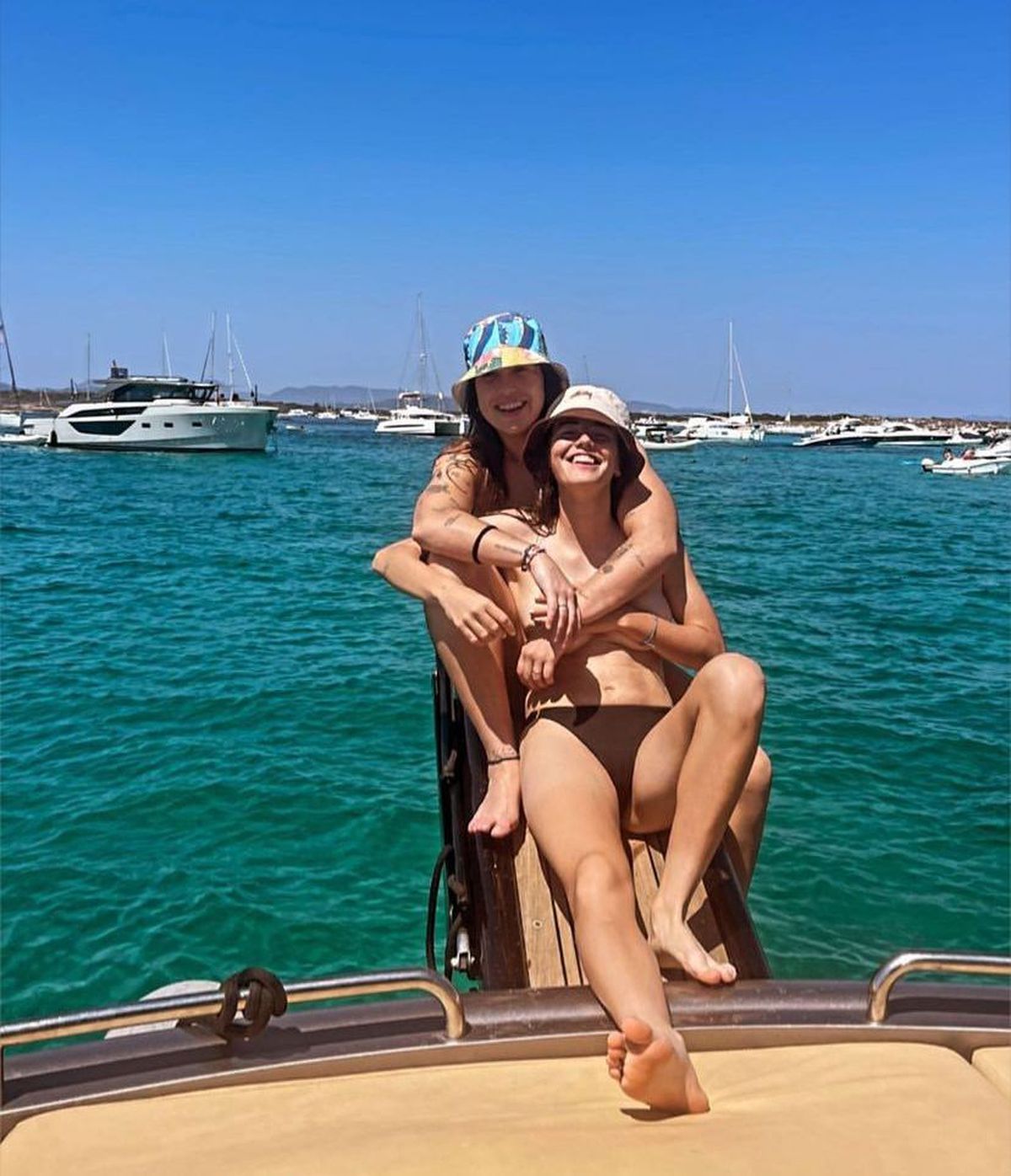 Petrecere în bikini! Vedetele Spaniei de la Mondialul de fotbal feminin se distrează pe iaht, în Ibiza, după victoria împotriva Angliei