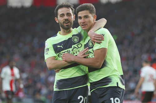 Bernardo Silva (stânga) și-a prelungit contractul cu Manchester City. Foto: Imago Images
