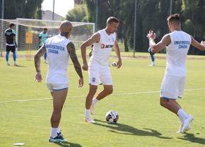 Un flanc de națională, altul de play-out la Universitatea Craiova