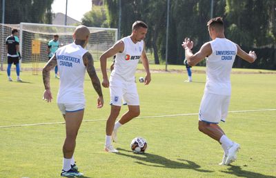 Un flanc de națională, altul de play-out la Universitatea Craiova