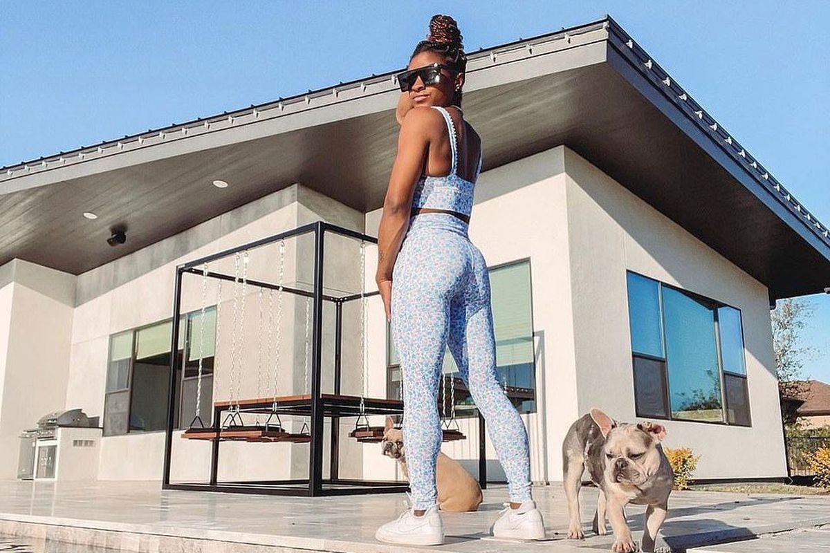 Simone Biles le-a prezentat fanilor ei noile sale achiziții: vila impresionantă din Texas și mașina de care s-a îndrăgostit