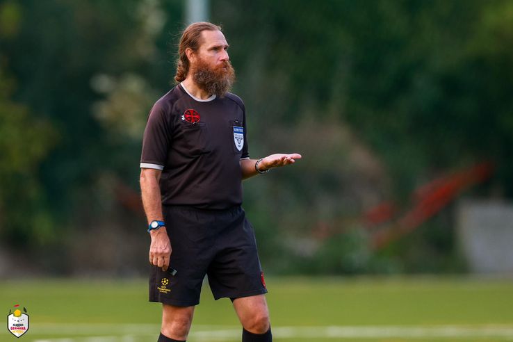 Alexandru Tudor, fostul mare arbitru internațional. Foto: Facebook/ @Academia Germană de Fotbal