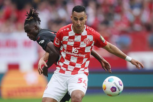 Anwar El Ghazi (numărul 34) în tricoul celor de la Mainz / Foto: Getty Images