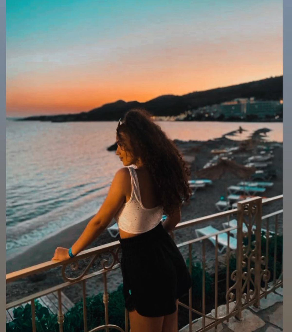 Toți ochii pe Lavinia! Iubita-studentă a „leului” din Bănie, în tribune la Craiova - Petrolul