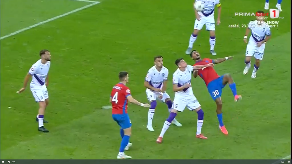 Siyabonga Ngezana l-a lovit cu tibia în cap pe Mario Tudose