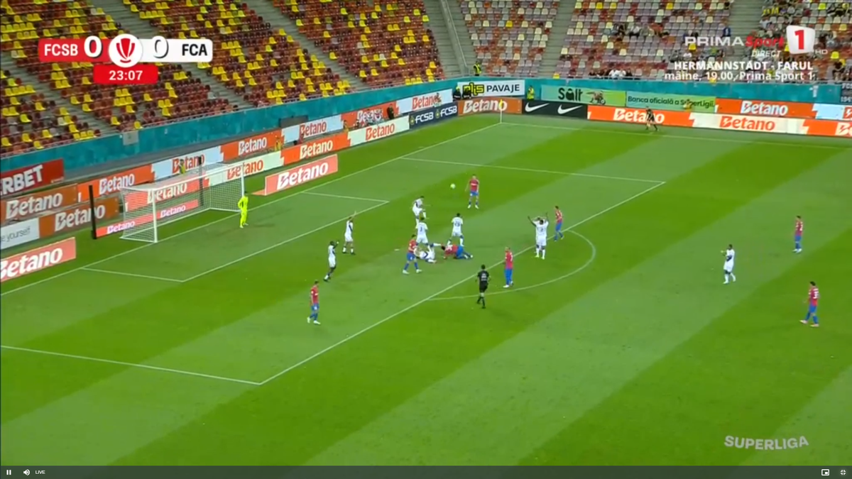 Fază controversată în FCSB - Argeș: Ngezana, iertat de eliminare? » „Foarfecă” direct în capul unui adversar, care a fost schimbat înainte de pauză