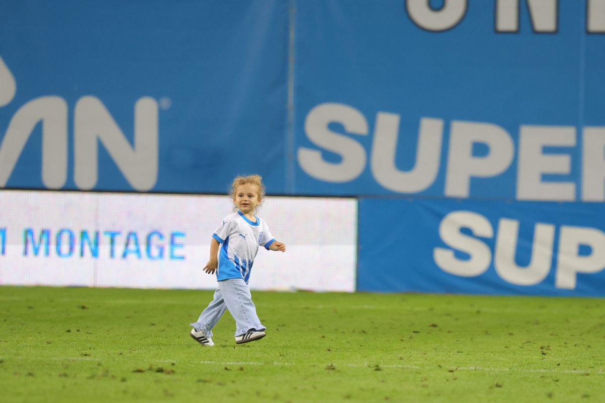 „Tati, ai fost minunată!” » Micuța Ilinca a oferit imaginile serii la Craiova