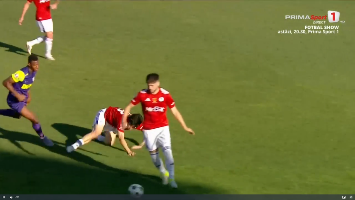 Faze scandaloase în Oțelul - CFR Cluj » Și-au lovit adversarii cu pumnii și picioarele