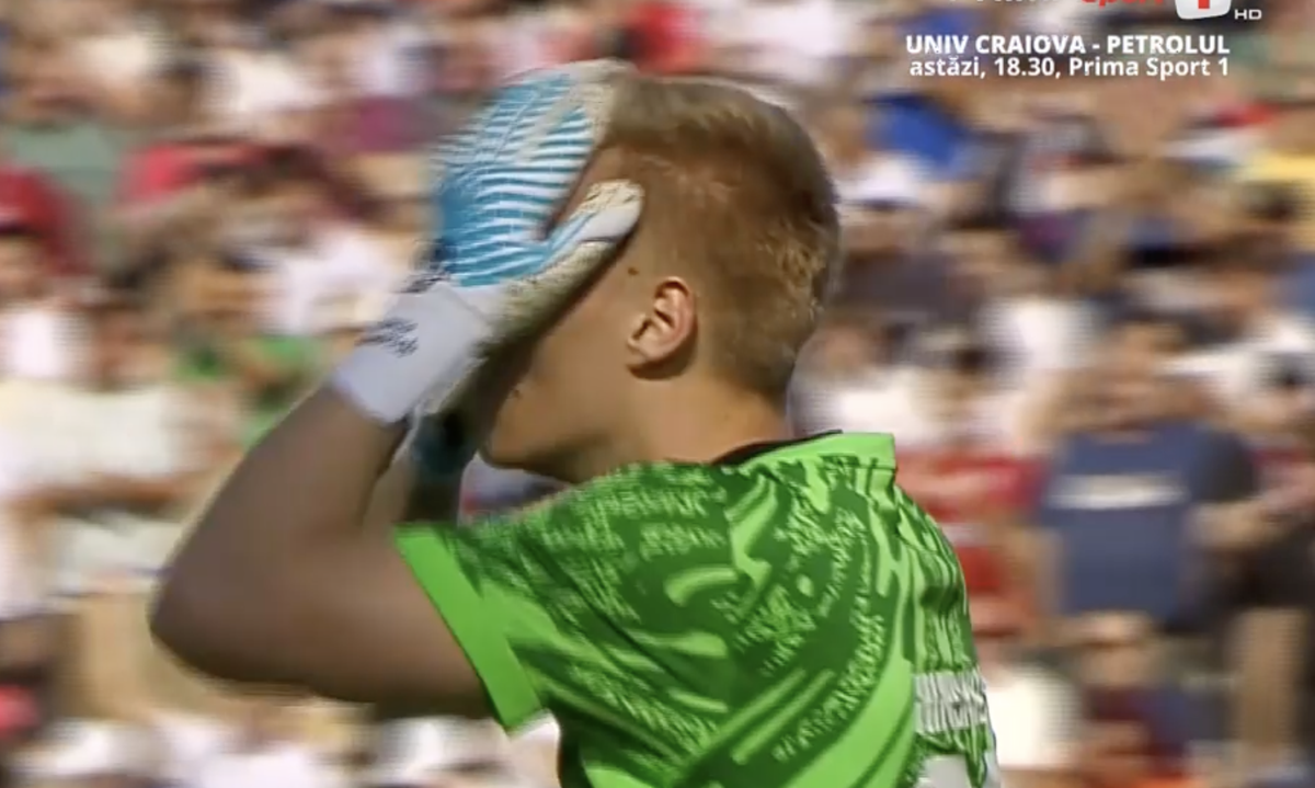 Două gafe de cascadorii râsului! Oțelul a marcat după greșeli incredibile în apărarea lui CFR Cluj