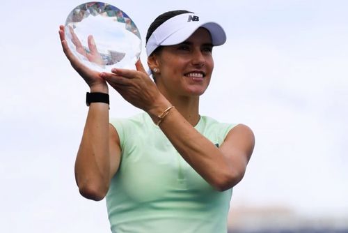 Sorana Cîrstea cu trofeul de la Cleveland Foto: X/Tennis in the Land