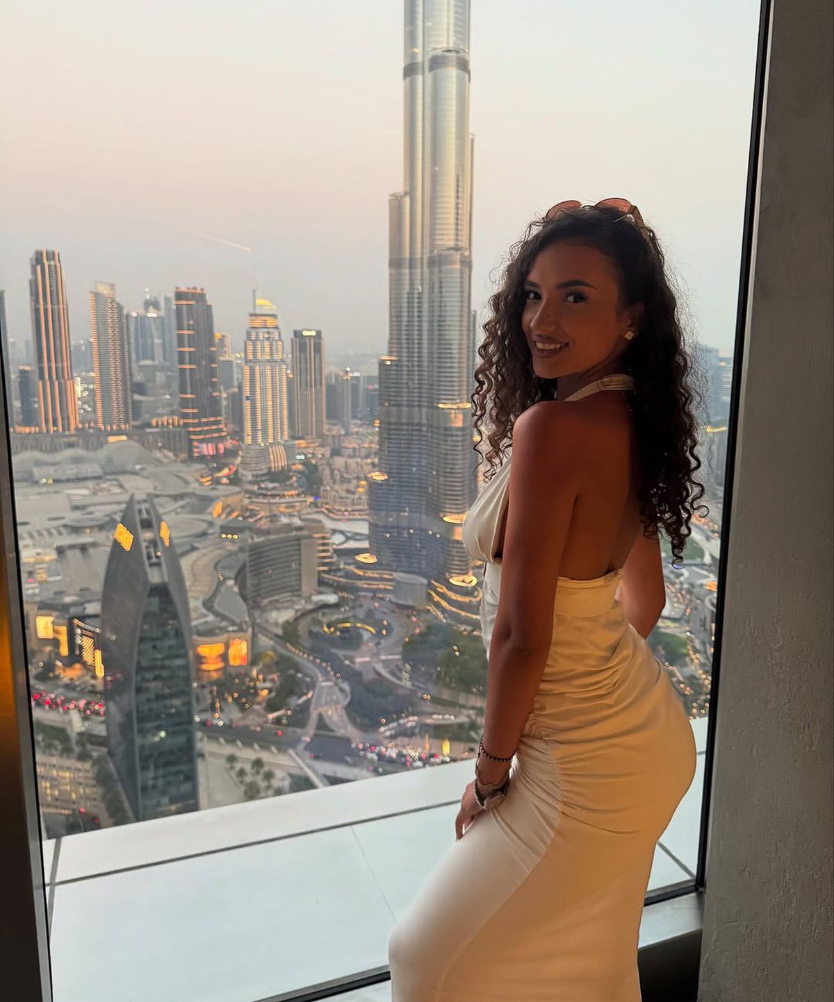 Toți ochii pe Lavinia! Iubita-studentă a „leului” din Bănie, în tribune la Craiova - Petrolul