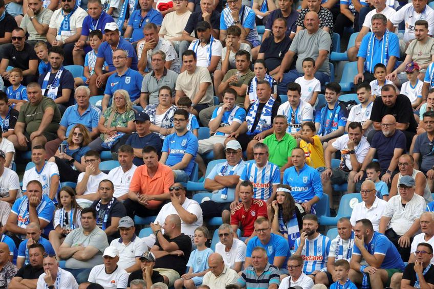 Momente ciudate, înainte de Universitatea Craiova - Petrolul: „Nu putem face un efort? Nu mai veniți în portocaliu, nu mai folosiți vuvuzele!” // foto: Ionuț Iordache (GSP)