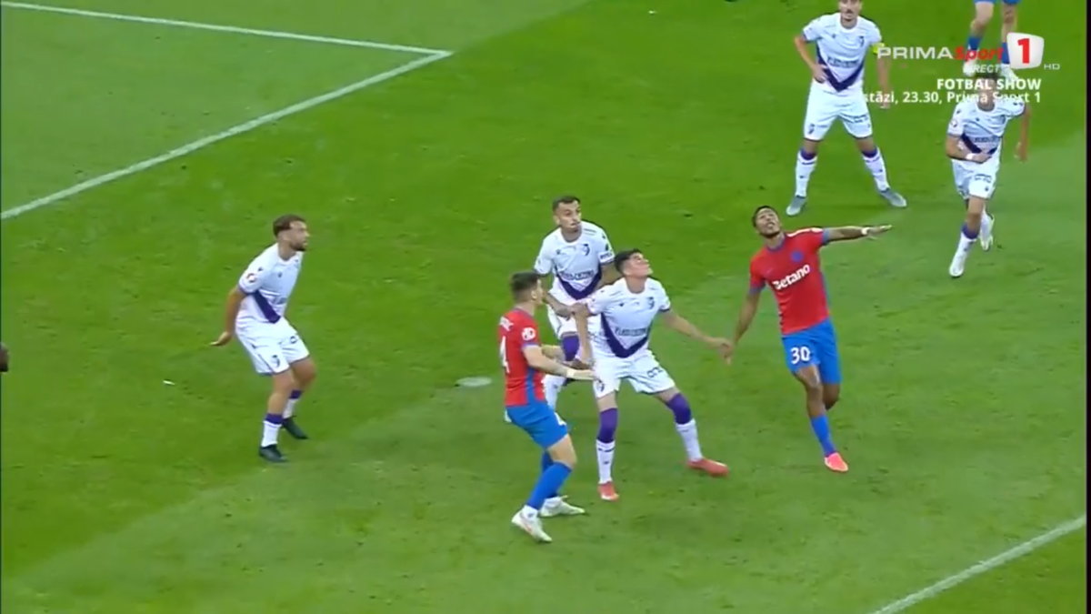 Siyabonga Ngezana l-a lovit cu tibia în cap pe Mario Tudose