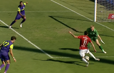 Două gafe de cascadorii râsului! Oțelul a marcat după greșeli incredibile în apărarea lui CFR Cluj