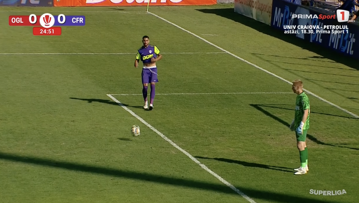 Două gafe de cascadorii râsului! Oțelul a marcat după greșeli incredibile în apărarea lui CFR Cluj